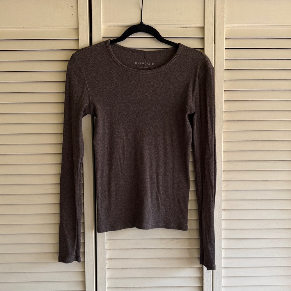 Everlane Women’s Long-Sleeve Ribbed Crew Neck Top — Green brown